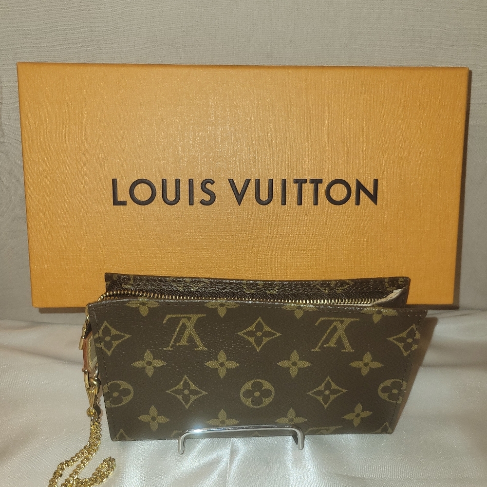 EUC Authentic Louis Vuitton Monogram POUCHETTE